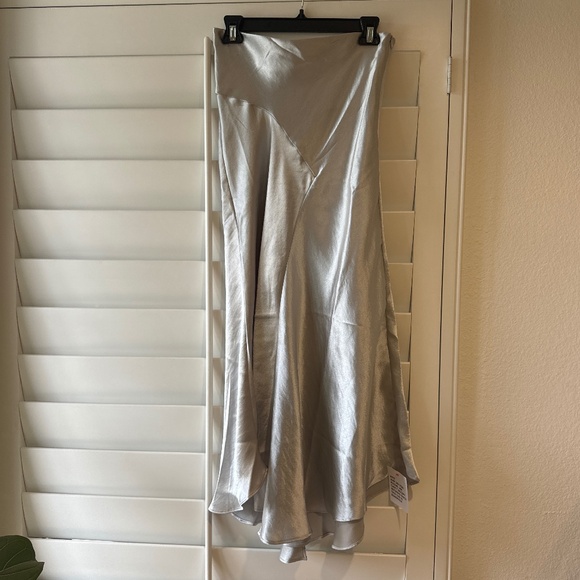 TOPSHOP NWT Silver Fishtail Asymmetric Hem Midi Satin Skirt 8 - Picture 5 of 12